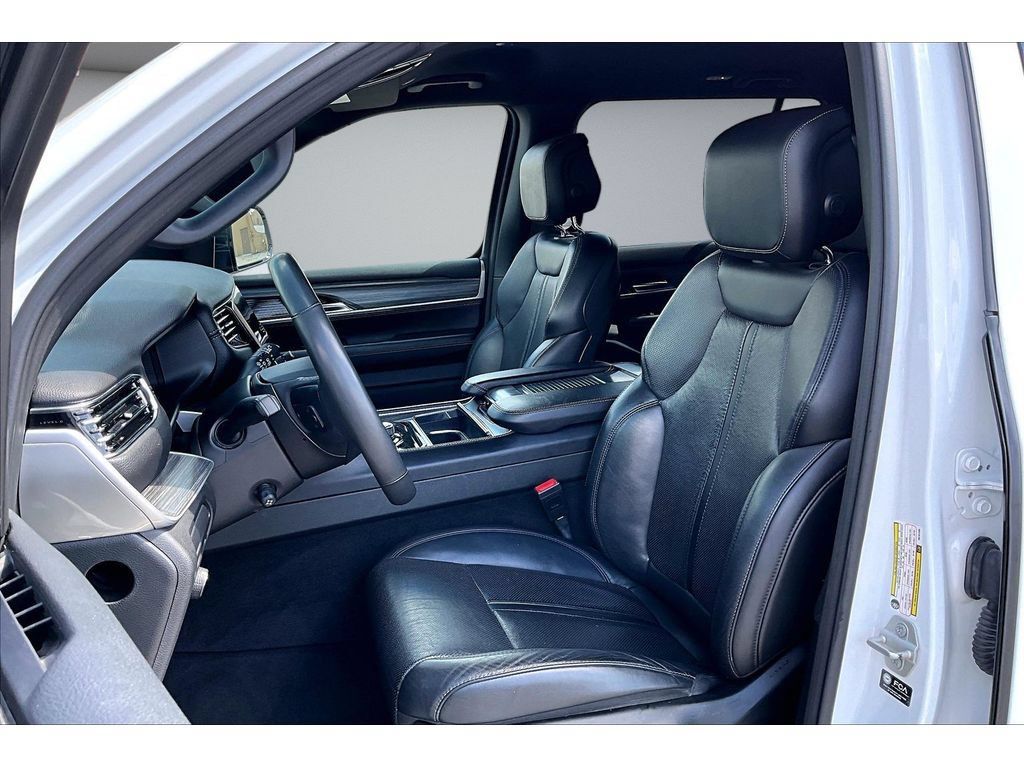 Certified 2024 Jeep Wagoneer Series II w/ Flexible Seating Group AWD/4WD image 34