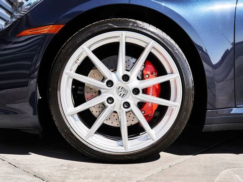 Used 2020 Porsche 911 Carrera 4S w/ Premium Package image 3