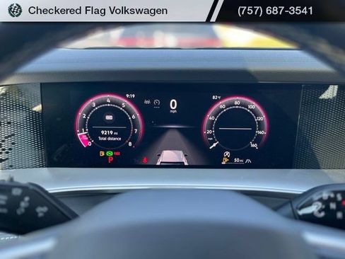 Used 2025 Volkswagen Tiguan SE AWD/4WD image 35