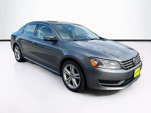 Used 2015 Volkswagen Passat TDI SE FWD image 3