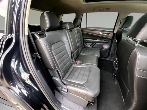 Used 2025 Volkswagen Atlas SEL AWD/4WD image 29