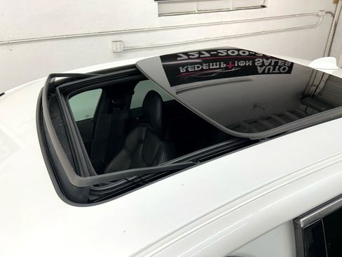 Used 2018 Volvo S90 T5 Momentum w/ Convenience Package image 3