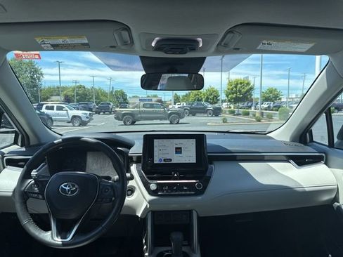 Used 2023 Toyota Corolla Cross LE w/ Moonroof Package AWD/4WD image 12