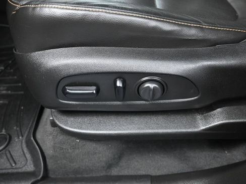 Used 2021 Chevrolet Traverse Premier w/ Redline Edition FWD image 13