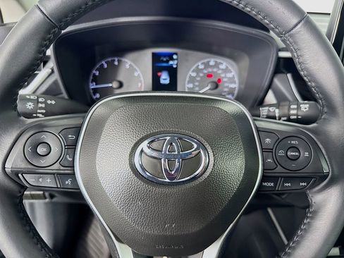Used 2024 Toyota Corolla Cross LE image 16