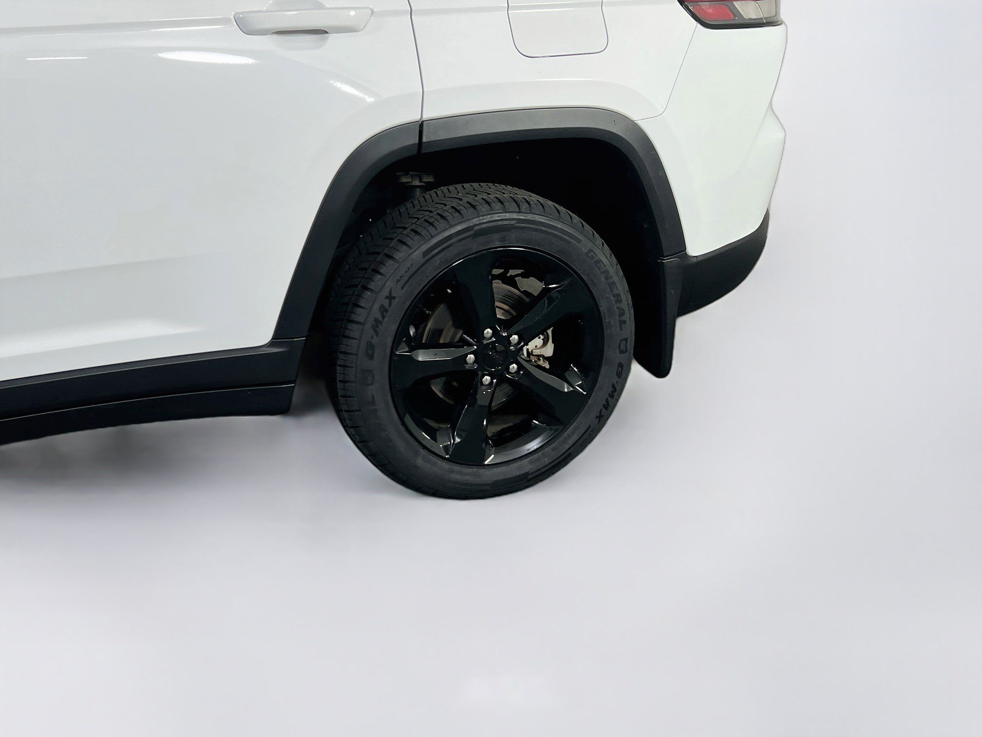 Used 2023 Jeep Grand Cherokee Limited w/ Black Appearance Package AWD/4WD image 30