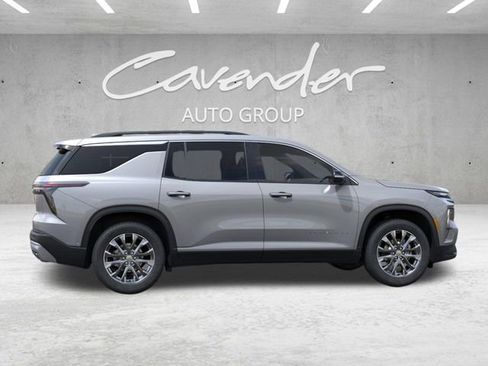 New 2026 Chevrolet Traverse LT w/ Sun and Wheel Package FWD image 5