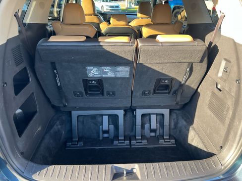 Used 2022 Kia Carnival EX image 13
