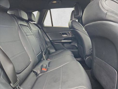 Used 2024 Mercedes-Benz GLC 300 4MATIC image 17