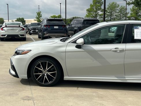 Used 2023 Toyota Camry SE w/ Convenience Package FWD image 7
