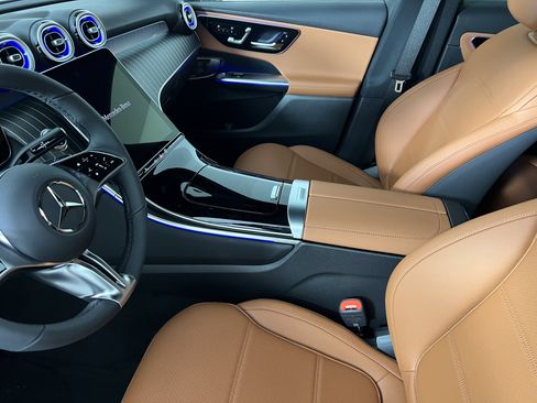 Used 2026 Mercedes-Benz GLC 300 4MATIC image 4