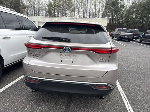 Used 2021 Toyota Venza XLE w/ Carpet Mat Package (TMS) image 18