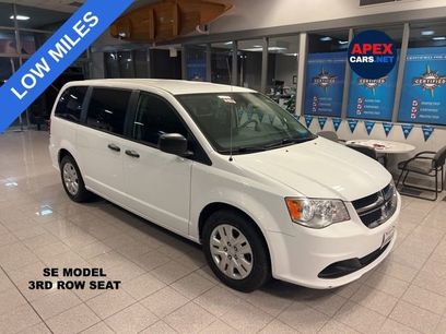 Used 2019 Dodge Grand Caravan SE w/ UConnect Hands-Free Group