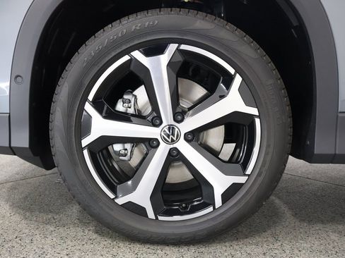 New 2026 Volkswagen Tiguan SE image 5