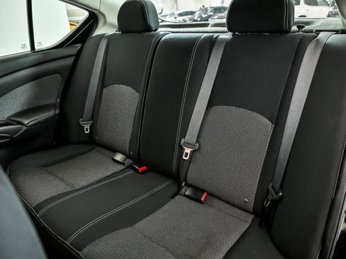 Used 2016 Nissan Versa SV w/ SV Tech Package FWD image 14