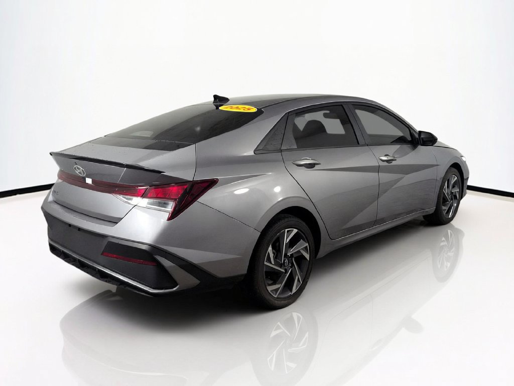Used 2025 Hyundai Elantra Sport FWD image 6