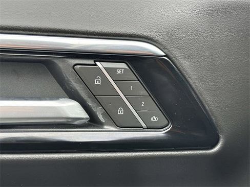 Used 2025 Chevrolet Suburban High Country image 20