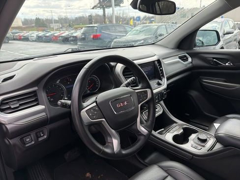 Used 2023 GMC Acadia SLT image 16