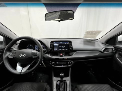 Used 2019 Hyundai Elantra GT FWD image 18
