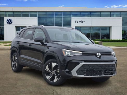 New 2026 Volkswagen Taos SE image 1