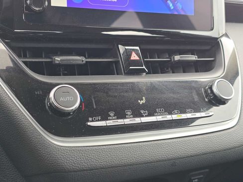 Used 2024 Toyota Corolla LE FWD image 35