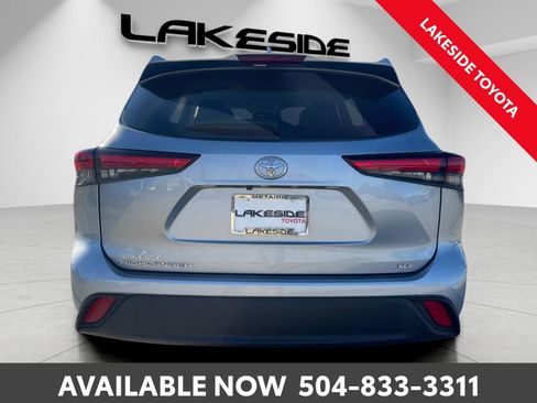Used 2023 Toyota Highlander XLE image 5
