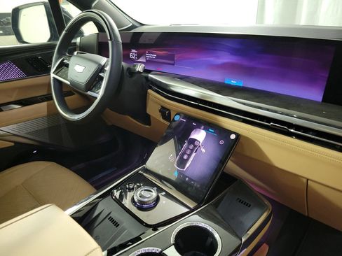 New 2025 Cadillac Escalade IQ Luxury 2 image 24