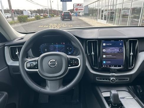 Certified 2025 Volvo XC60 B5 Plus image 18
