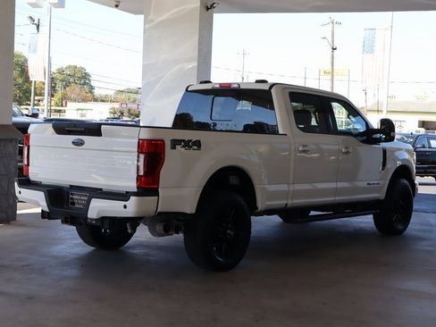 Used 2022 Ford F250 Lariat w/ Black Appearance Package image 5