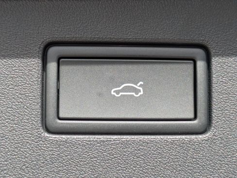 New 2026 Volkswagen Tiguan SE R-Line image 14