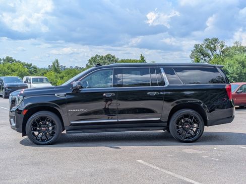 Used 2023 GMC Yukon XL Denali RWD image 6