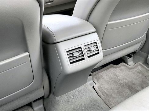 Used 2010 Toyota Camry XLE image 26