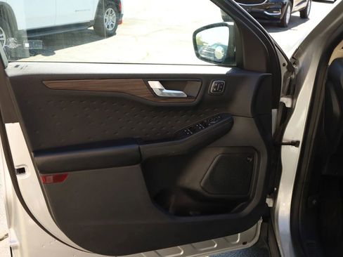 Used 2020 Ford Escape Titanium AWD/4WD image 9