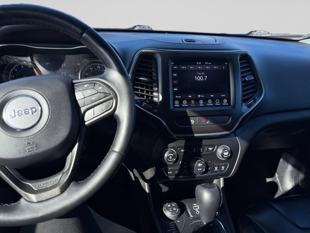 Used 2019 Jeep Cherokee Trailhawk w/ Comfort/Convenience Group AWD/4WD image 12