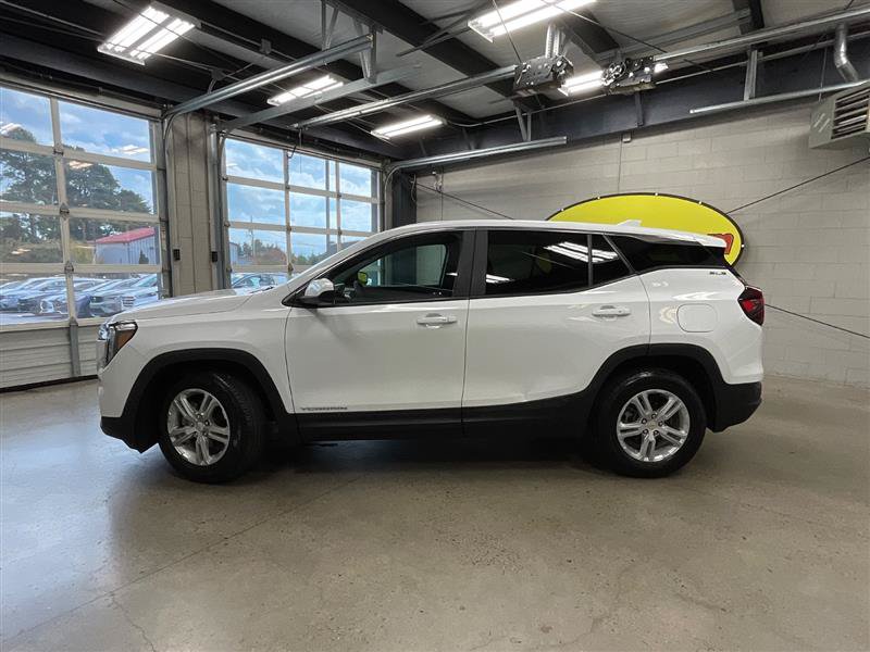Used 2023 GMC Terrain SLE w/ LPO, Floor Liner Package FWD image 2