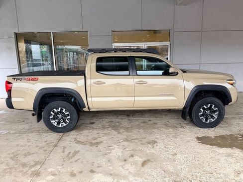 Used 2018 Toyota Tacoma TRD Off-Road image 6