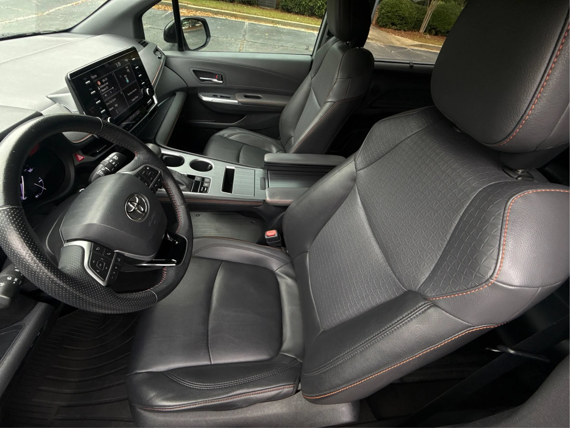 Used 2022 Toyota Sienna XSE FWD image 13