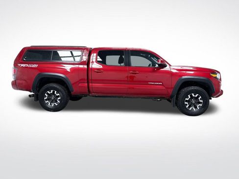Used 2022 Toyota Tacoma TRD Off-Road image 2