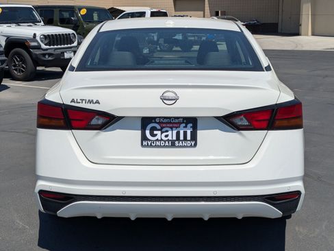 Used 2025 Nissan Altima 2.5 SV FWD image 5