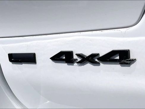 Used 2023 Jeep Grand Cherokee L Laredo image 7