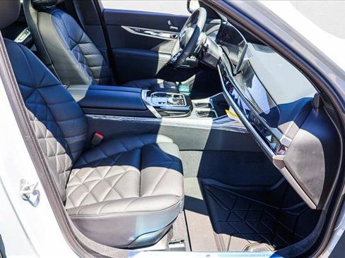 Used 2025 BMW 740i xDrive image 26