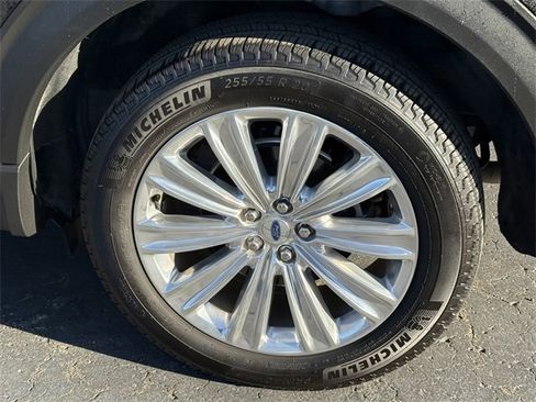 Certified 2023 Ford Explorer Limited w/ Limited Technology Package image 5