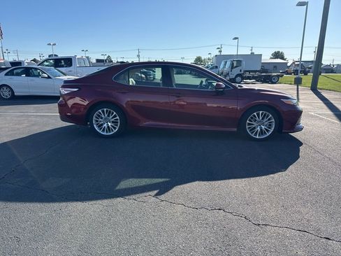 Used 2020 Toyota Camry XLE w/ Navigation Package FWD image 4