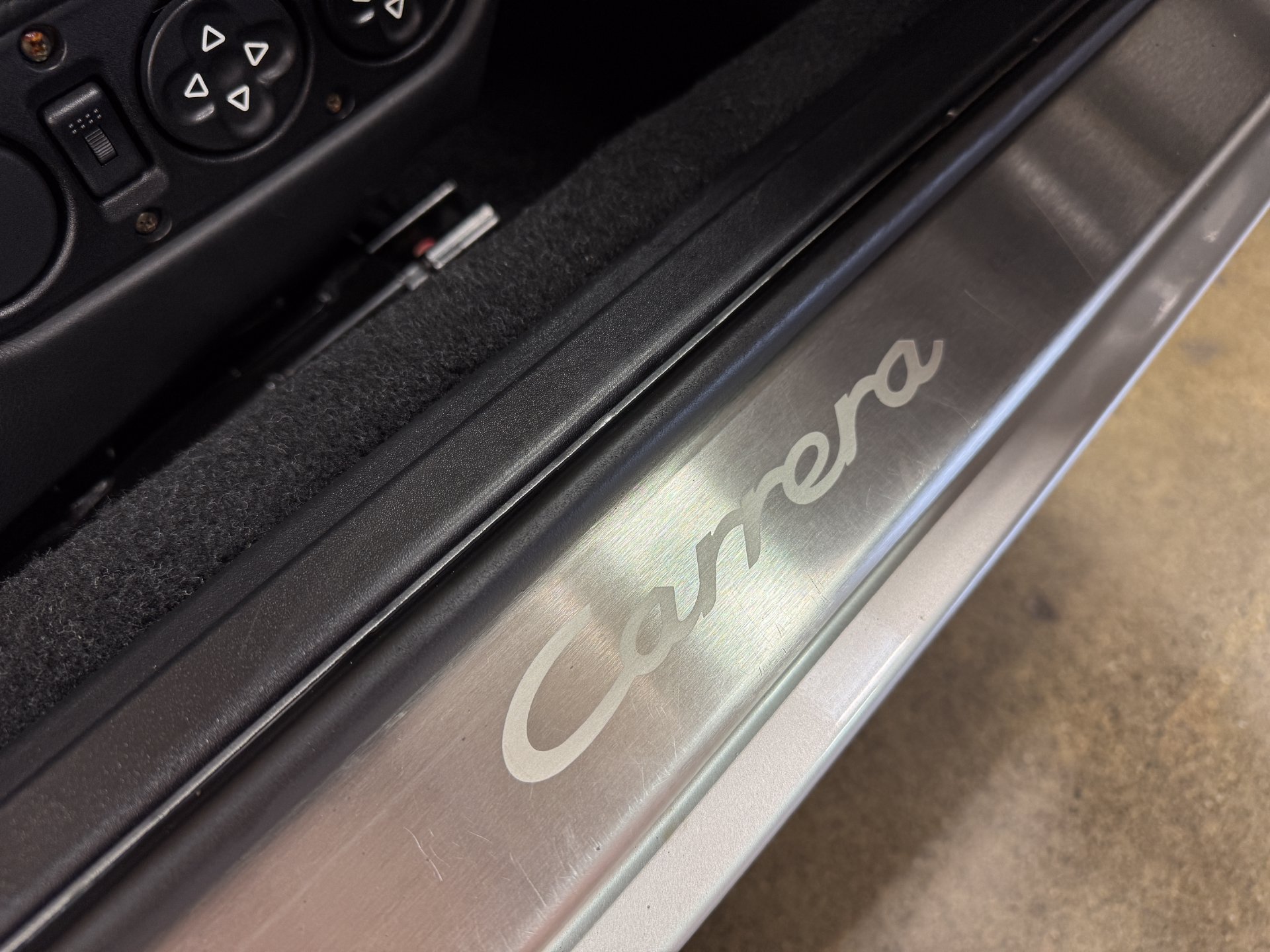 Used 1998 Porsche 911 Carrera RWD image 53