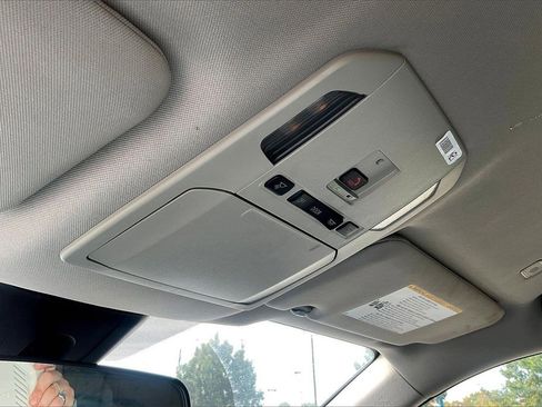 Used 2024 Toyota Highlander LE image 26