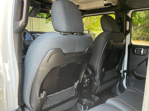 Used 2026 Jeep Wrangler Unlimited Rubicon AWD/4WD image 29