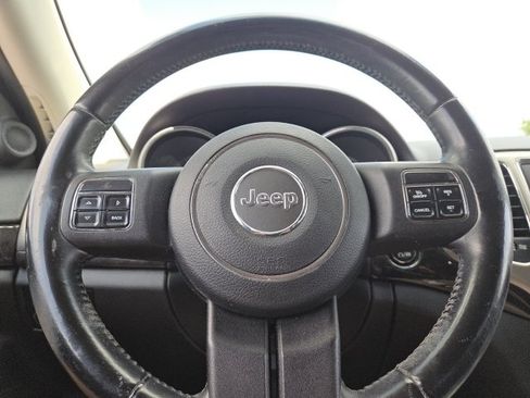 Used 2012 Jeep Grand Cherokee Laredo w/ Laredo E Group AWD/4WD image 15