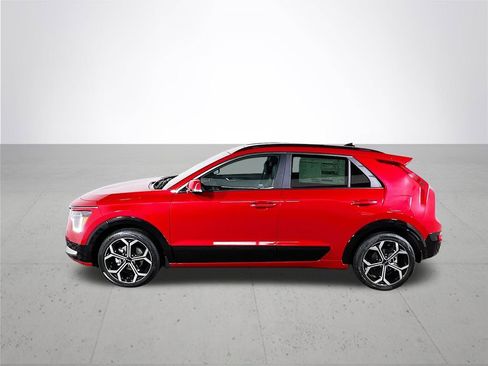 Certified 2025 Kia Niro SX Touring image 10