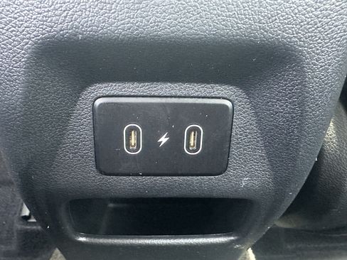 Used 2024 Hyundai Venue SEL FWD image 19