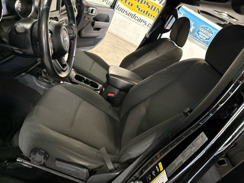 Used 2021 Jeep Gladiator Sport image 9